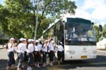 新疆小朋友登上海格客车