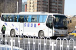 金旅客车行驶出驻地