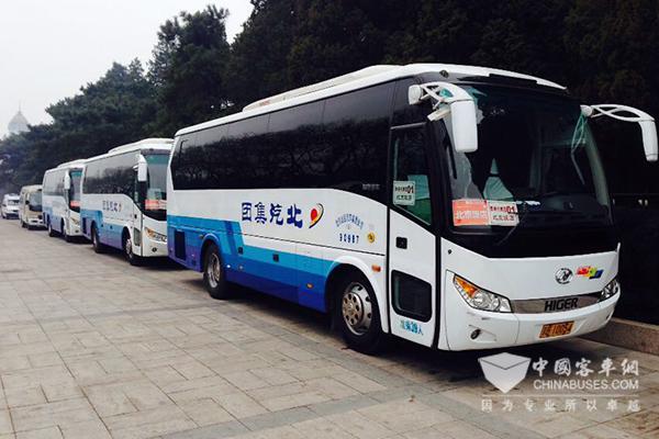 服务2016年全国两会的海格车队