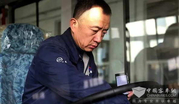 一颗赤诚工匠心—记丹东黄海客车研究院电气新能源所副所长殷传文