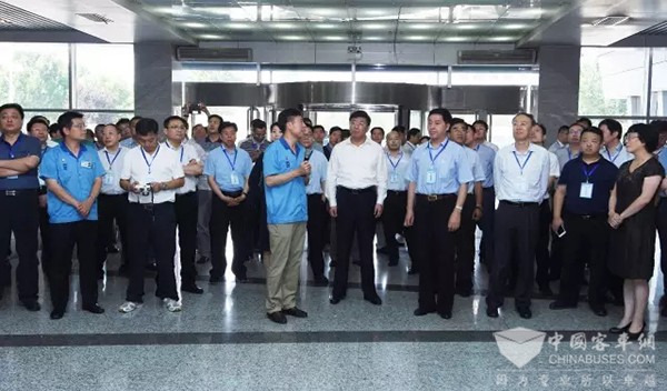 国家十部委及28省市领导前来法士特考察调研