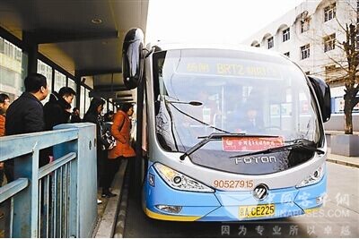 北京BRT2：福田欧辉双源无轨客车亮相
