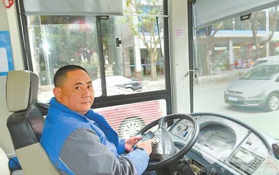 四川成都：司机建车况微信群，再也不用傻等公交