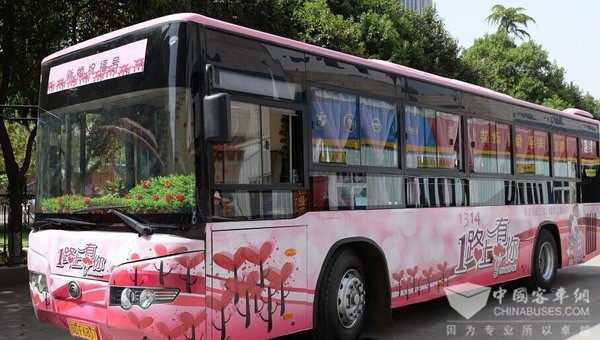 河北邯郸：公交推出婚庆服务 巴士变“浪漫婚车”