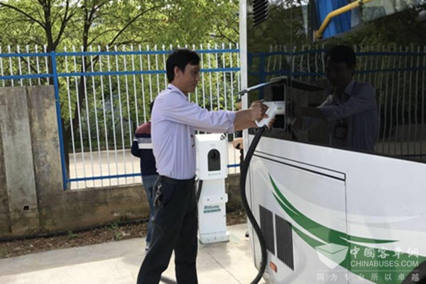 江西新余：推广纯电动公交车深受群众喜欢