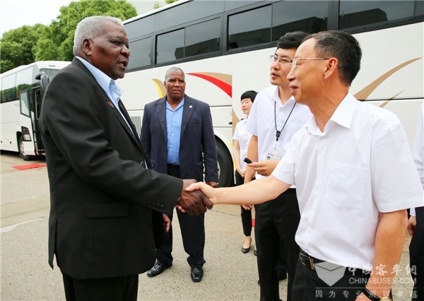 古巴全国人民政权代表大会主席拉索参访海格客车