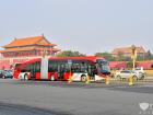 在长安街运行的银隆18米BRT