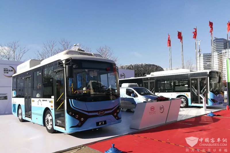 六款客车亮相道路运输年