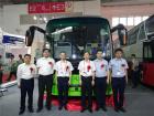 中国公路学会领导在北方客车前合影.