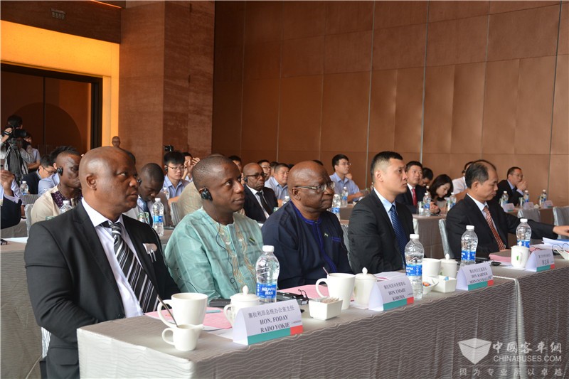 金旅客车塞拉利昂公交项目签约