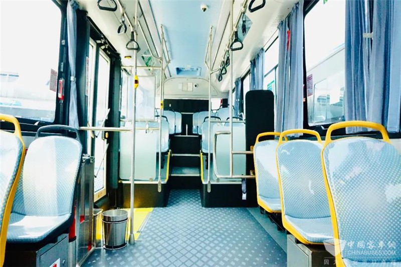 首批全新比亚迪纯电动客车B10投运深圳