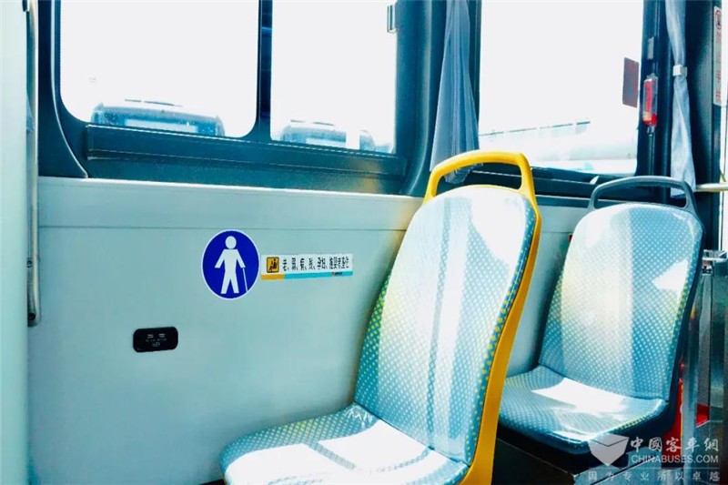 首批全新比亚迪纯电动客车B10投运深圳