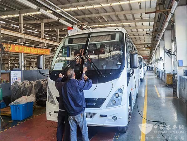 申龙客车 批量订单 出口智利