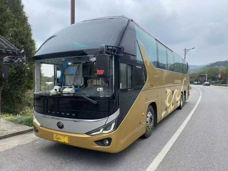 国五56座后吊轮宇通6137旅游车