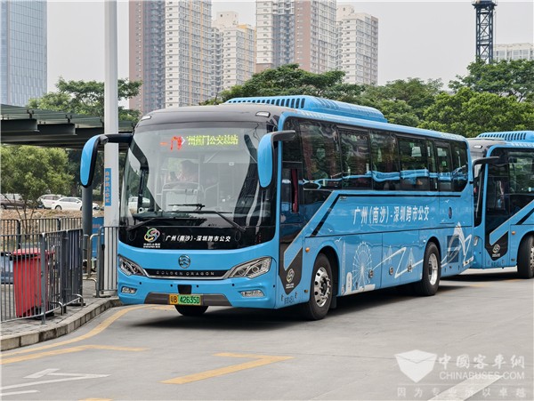新车新线迎新年 深圳巴士携手金旅温暖回家路