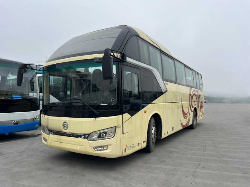2019年10月上牌50座非营运国五金旅6112气囊中门车