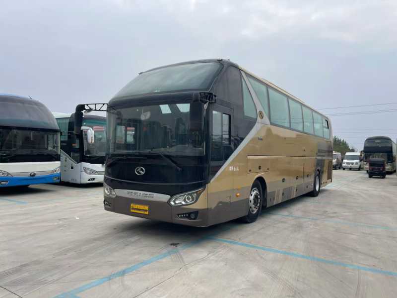 2016年6月上牌东北配50座双门金龙6125国四旅游车