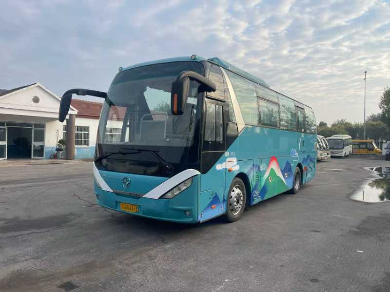 2018年6月上牌两台30座国五北方6900气囊有暖气营运车