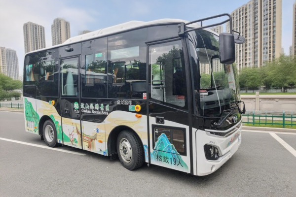 山水正相逢 金龙陪你轻松抵达诗和远方