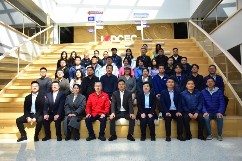 领导带队、媒体见证！东风康明斯以技术创新引领商用车动力新变革