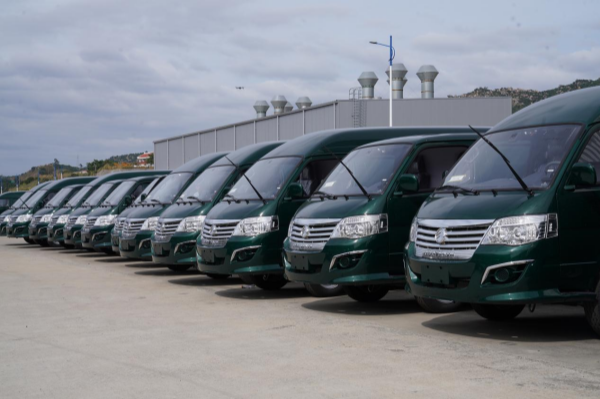 金旅600辆纯电物流车批量交付  助力中国邮政绿色转型