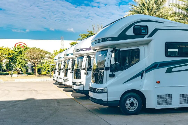金龙客车批量交付房车C6E 共启旅居出行新生态