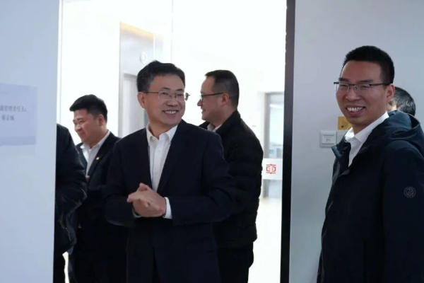 暖心慰问鼓干劲！肖高华看望一线技术团队