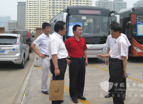 中通客车：节能减排客货名优车辆展上受关注