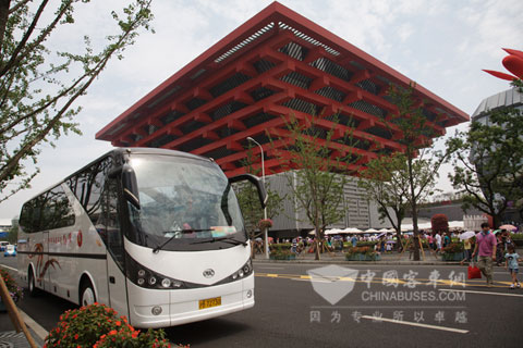 安凯纯电动大巴在世博园内风光无限