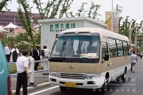 安凯宝斯通在世博园内行驶