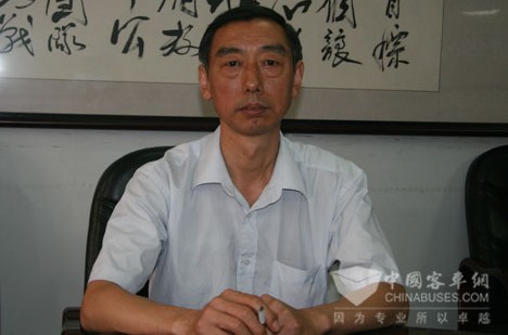 开封公交副总经理刘援朝接受记者采访