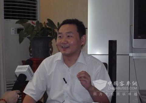 安凯客车副总经理汪先锋接受记者采访