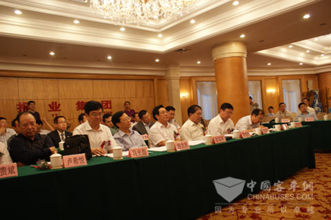 山东省委办公厅、发改委、科技厅以及大众日报等领导参加颁奖典礼