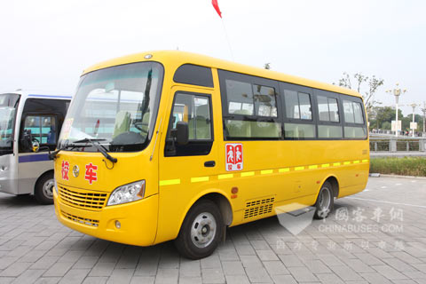 亚星校车