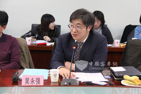 完美作业网有免费视频总编辑吴永强在主持论坛