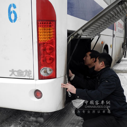 大金龙售后服务人员提前走访为客户排查安全隐患