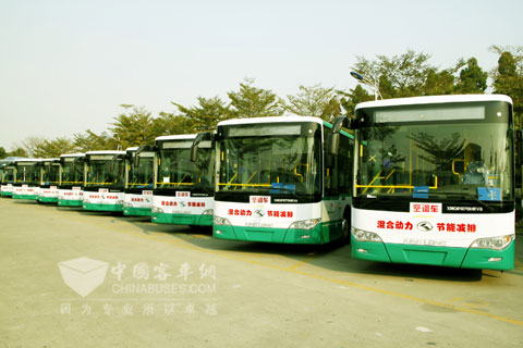 45辆大金龙XMQ6127GHEV8公交车开赴"春城"