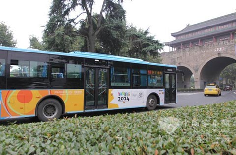 2014南京青奥会大金龙通勤公交车