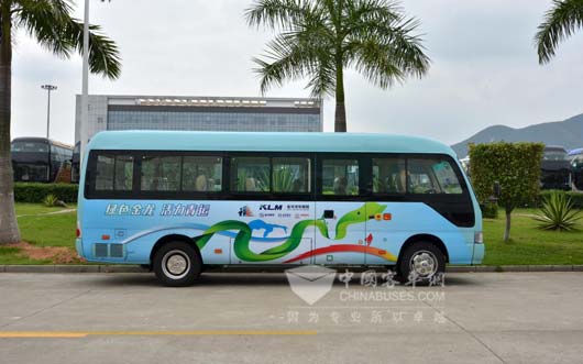 　XMQ6706纯电动商务车