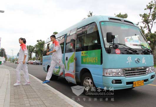 　赛事期间金龙新能源车一路陪伴