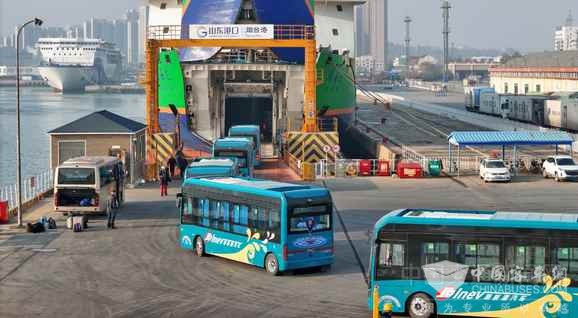 电动公交车乘船渡海峡