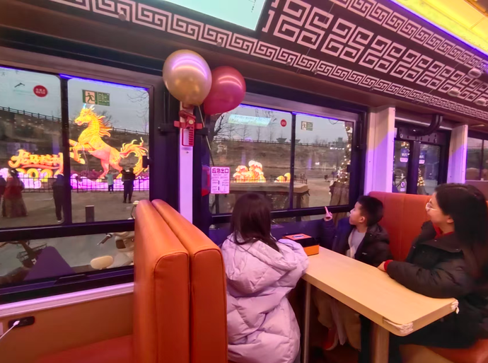 郑州公交“商都号”解锁马年文旅新体验