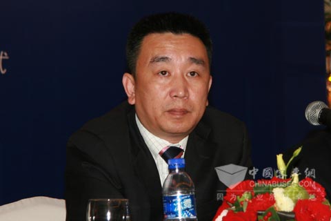 上柴动力总经理熊伟铭回答记者提问