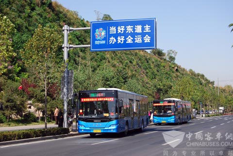 运营在济南街头的青年BRT