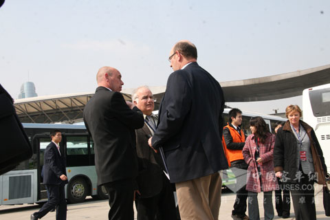 “让我们三巨头一起合计合计”