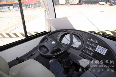 中大YCK6180HC驾驶室