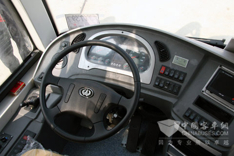 中大YCK6128HG驾驶室