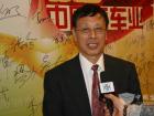 中国道路运输协会会长姚明德在接受记者采访