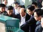 恒通新能源负责人田野向来宾讲解充电原理