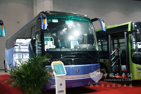 豪沃参展客车